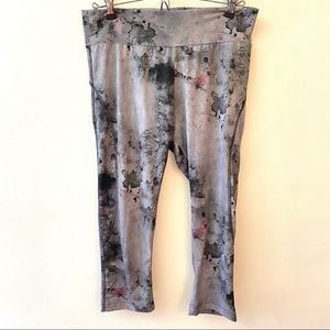 Kinetix ink blot print casual capri leggings size Medium